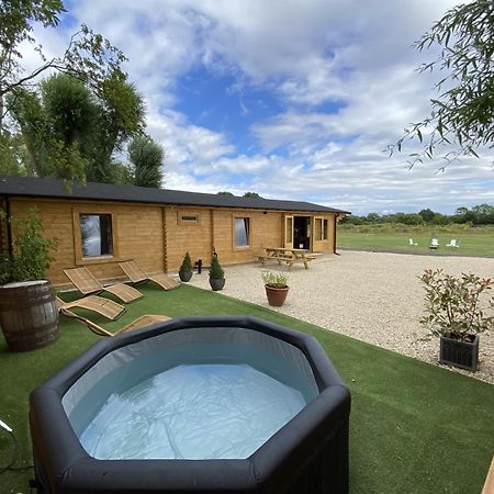 Inviting 3-Bedroom Lodge In Ashton Under Hill Ившем Экстерьер фото