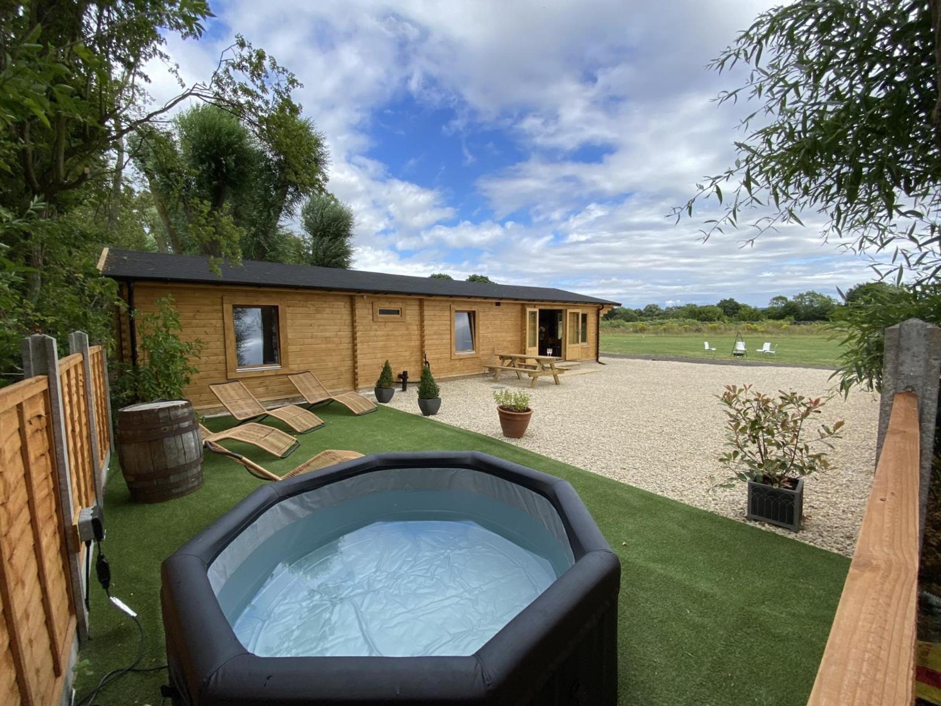 Inviting 3-Bedroom Lodge In Ashton Under Hill Ившем Экстерьер фото